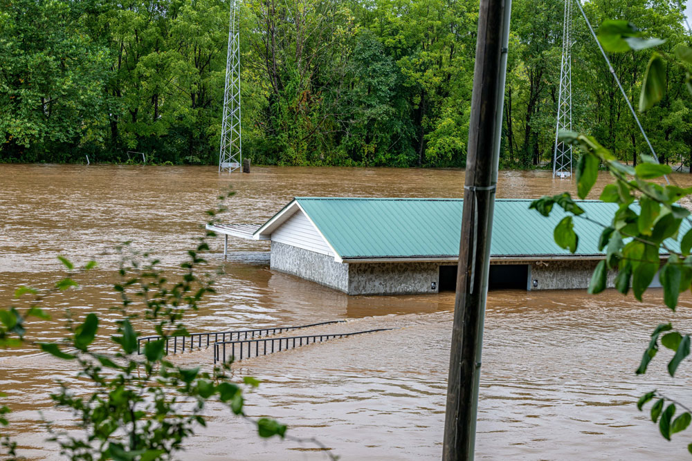 disaster communication, emergency communication system, communication in disasters, emergency communication system during disaster, emergency communication, communication systems, saving lives, effectively communication, radio communicate, power outages, crisis communication, cell towers, communication plan, emergency management